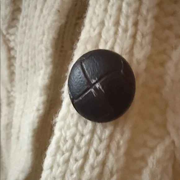 Vintage Merino Wool Cream Cable Knit Sweater - Picture 4 of 5